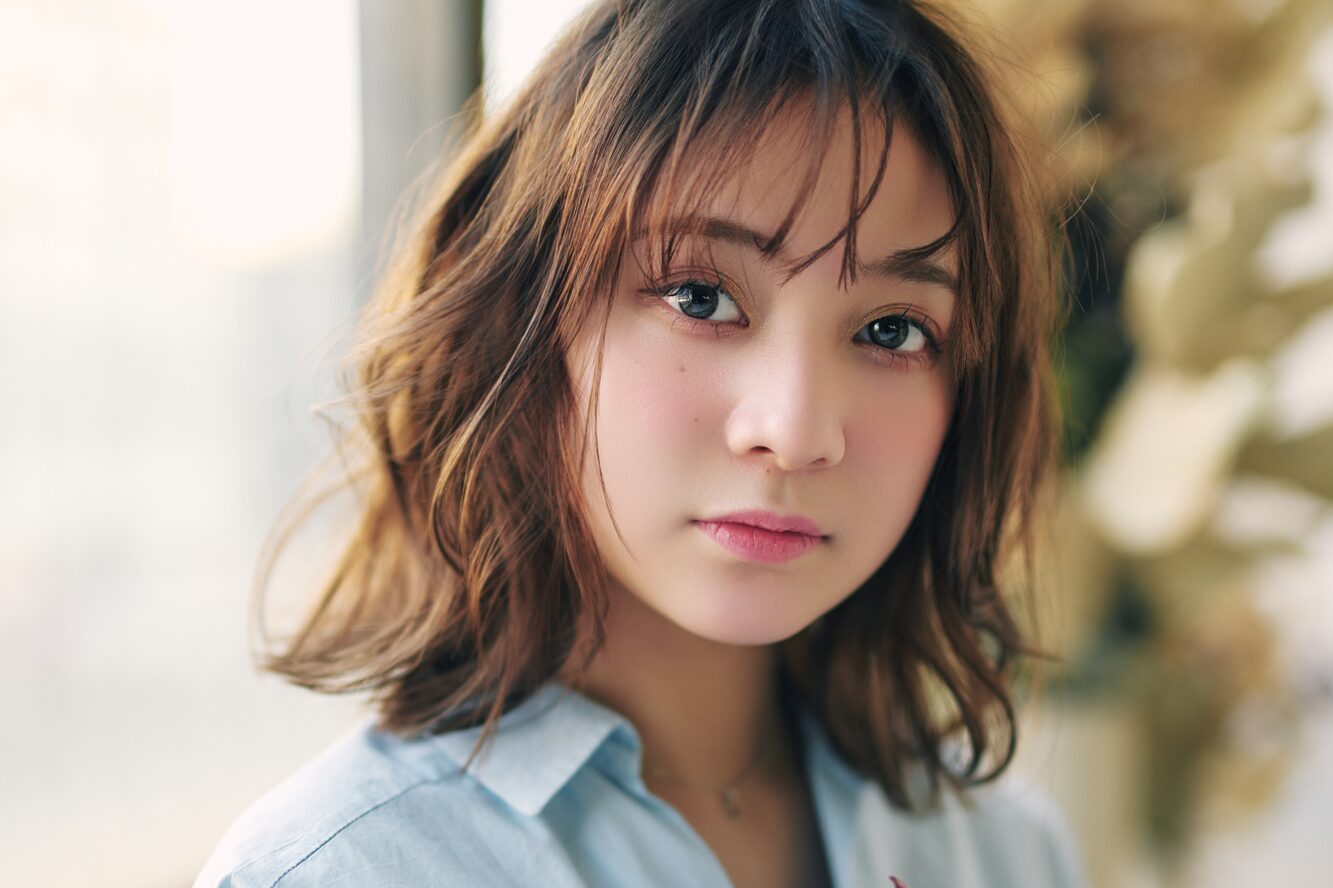 透明感をまとう、やわらかなまなざし。タレント／吉田羽花（プラチナムプロダクション）ヘアメイク解説