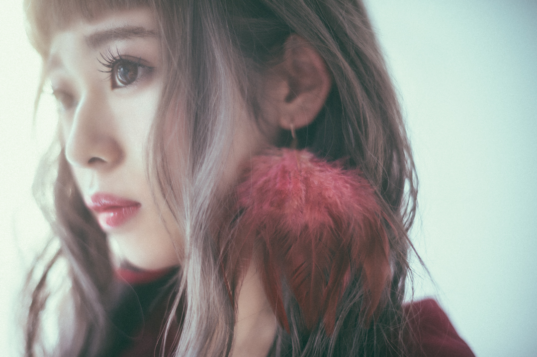 神谷愛梨｜“儚さ”の中に潜む強さを宿した、透明フォギーメイク
