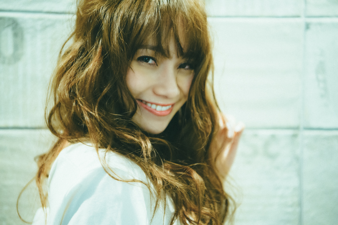 石井和香、表情で魅せる光。COVER HAIR CREATIVE がつくる“フェミニンの現在地”