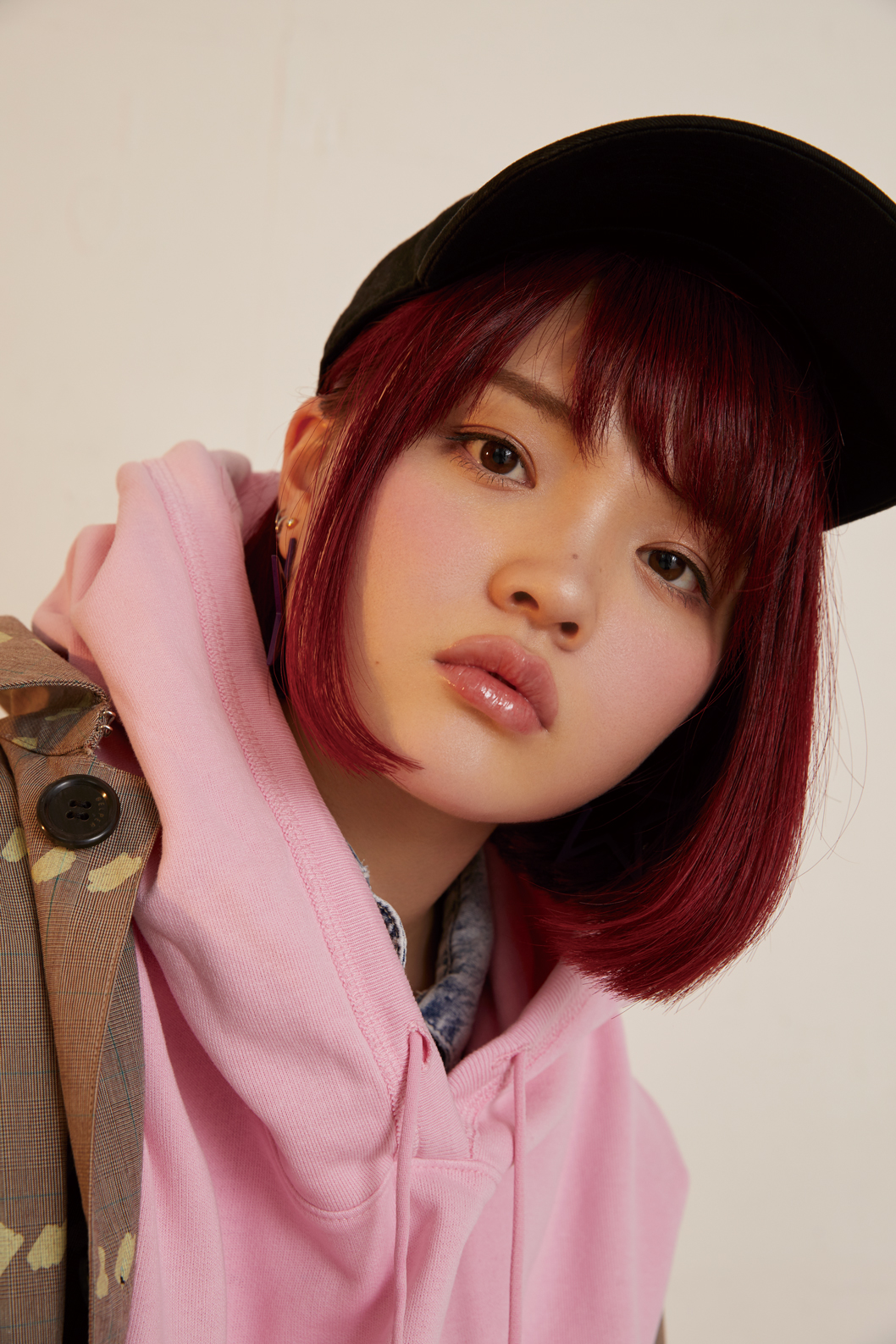 ストリートに宿る“赤”のモード──COVER HAIR CREATIVEが描く都会的ピュア