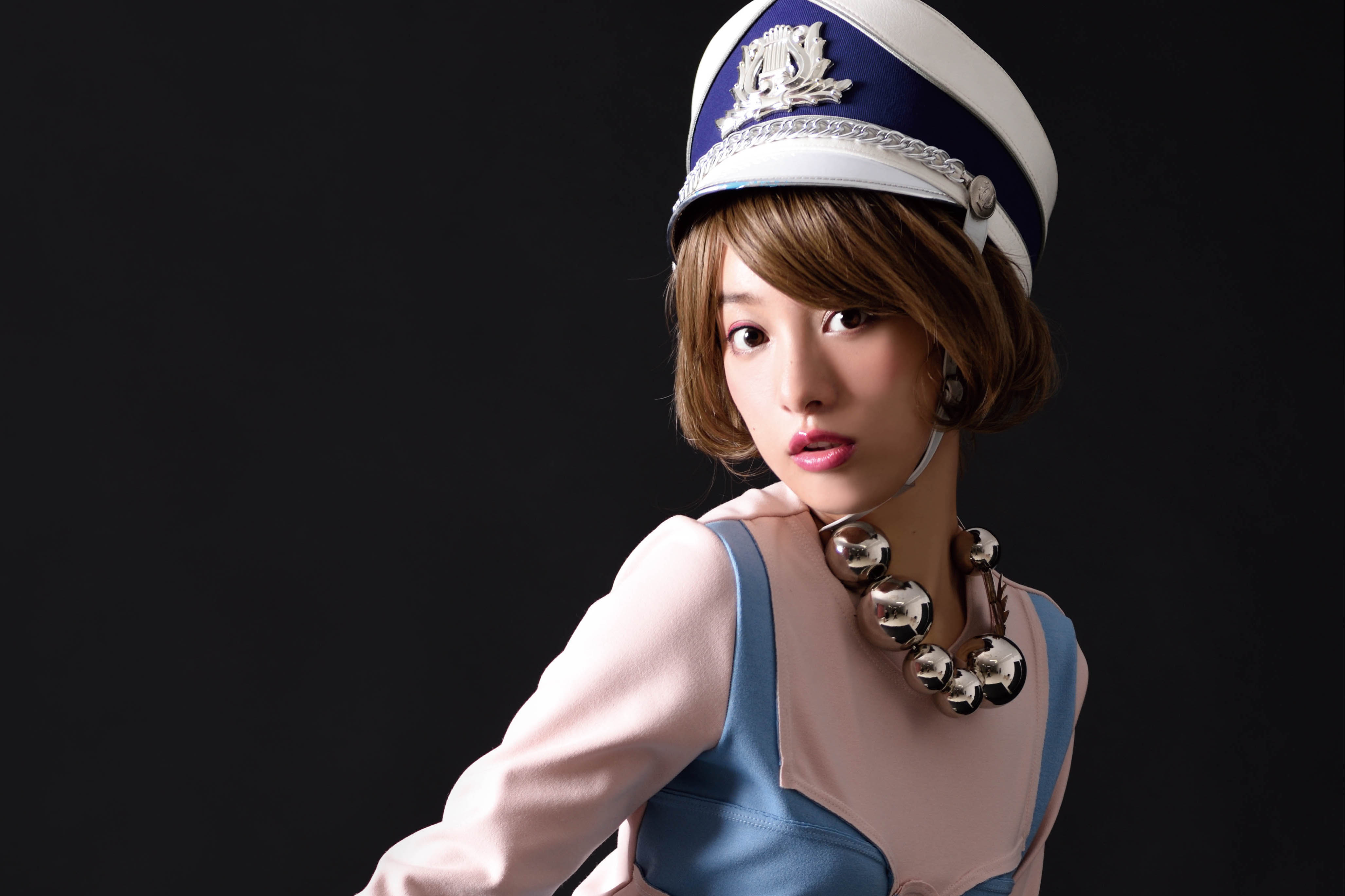 ファンタジーとモードの狭間で――池田ショコラが纏う“構築美”。COVER HAIR CREATIVE × 谷本一典が描く、ihme issue3のヘアメイク世界