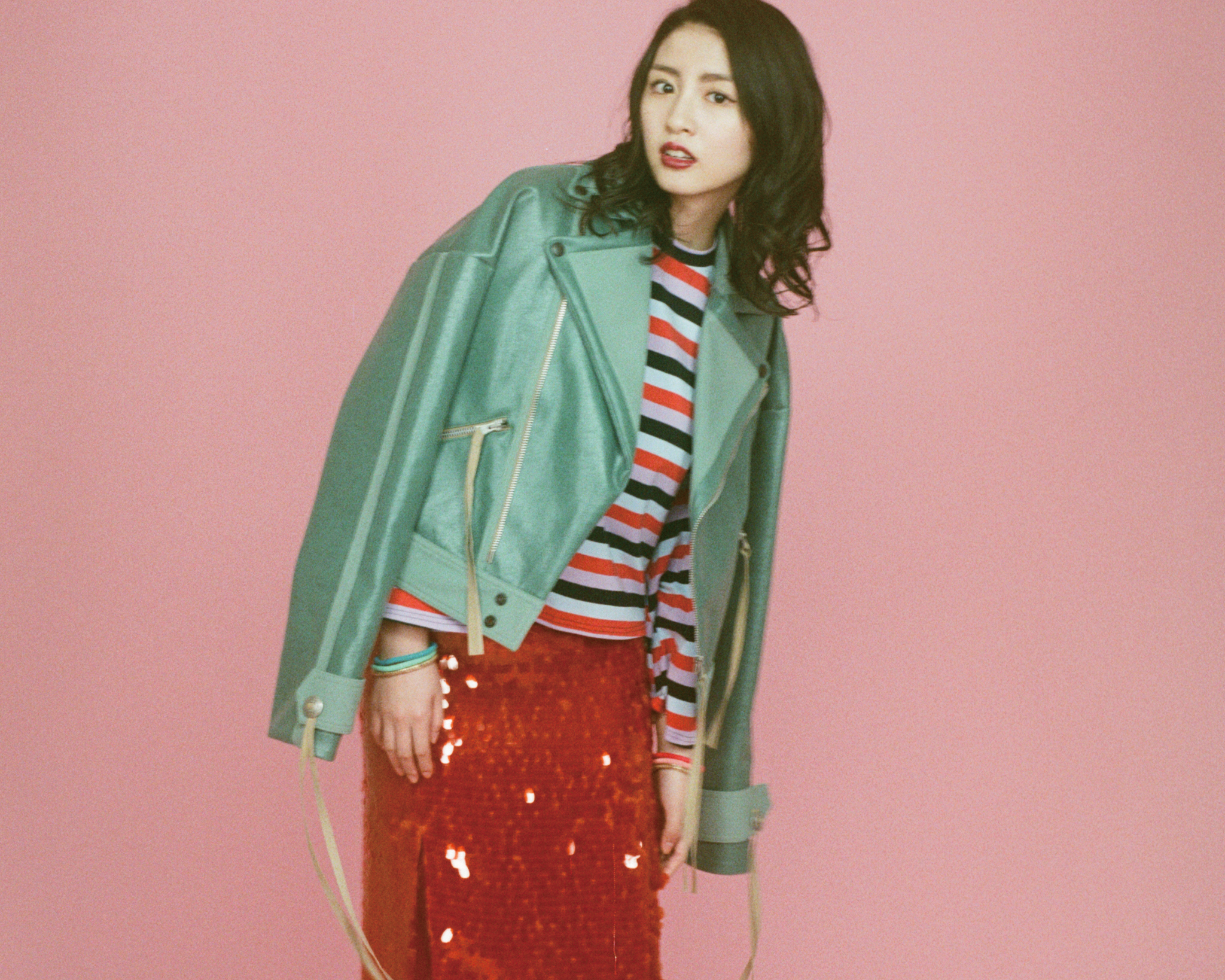 Soft Edge Balance ― 青島妃菜、軽やかさの中に宿るモードの芯