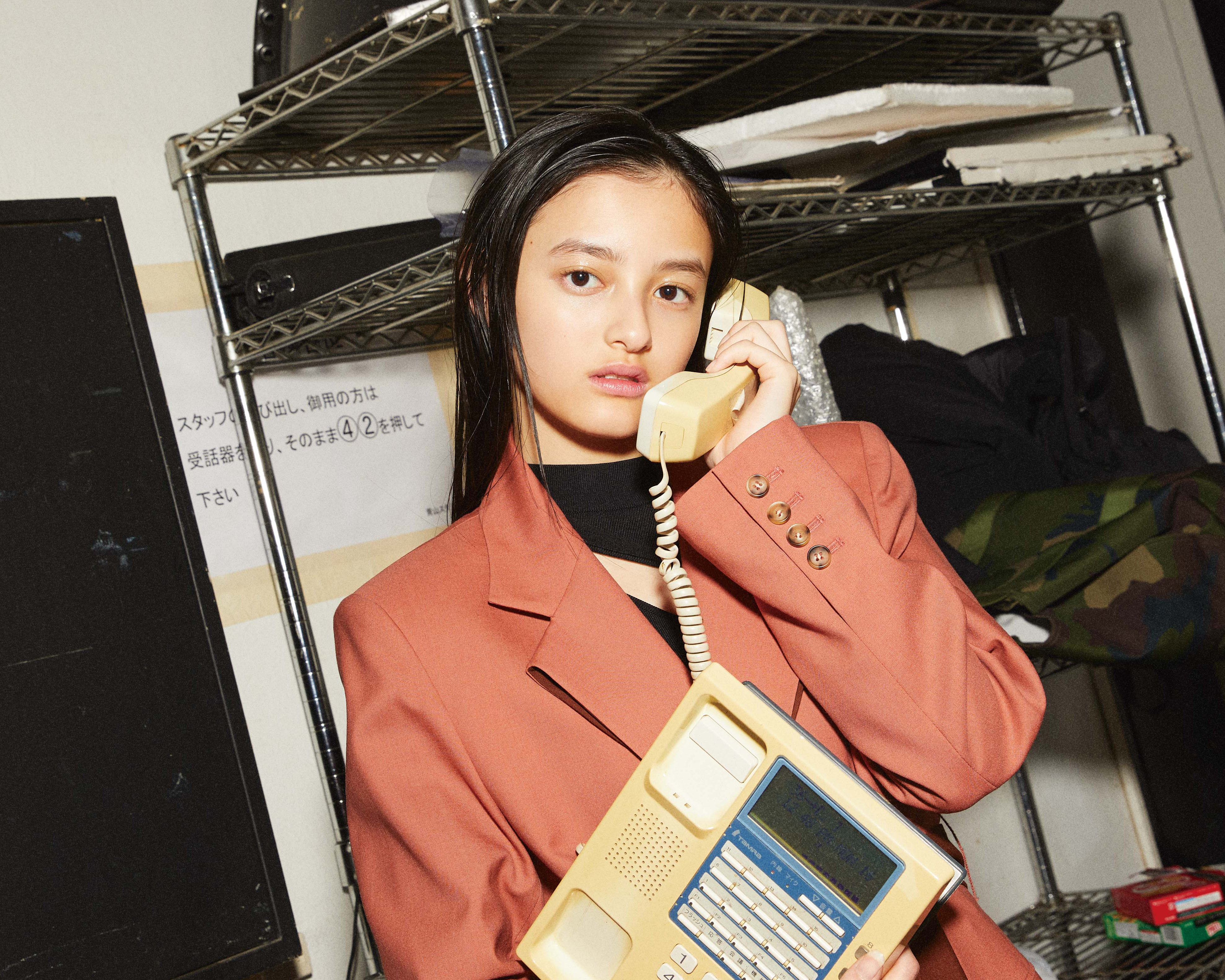 インテリジェンスとエッジの共存。大峰ユリホが魅せる、洗練ミニマルモード