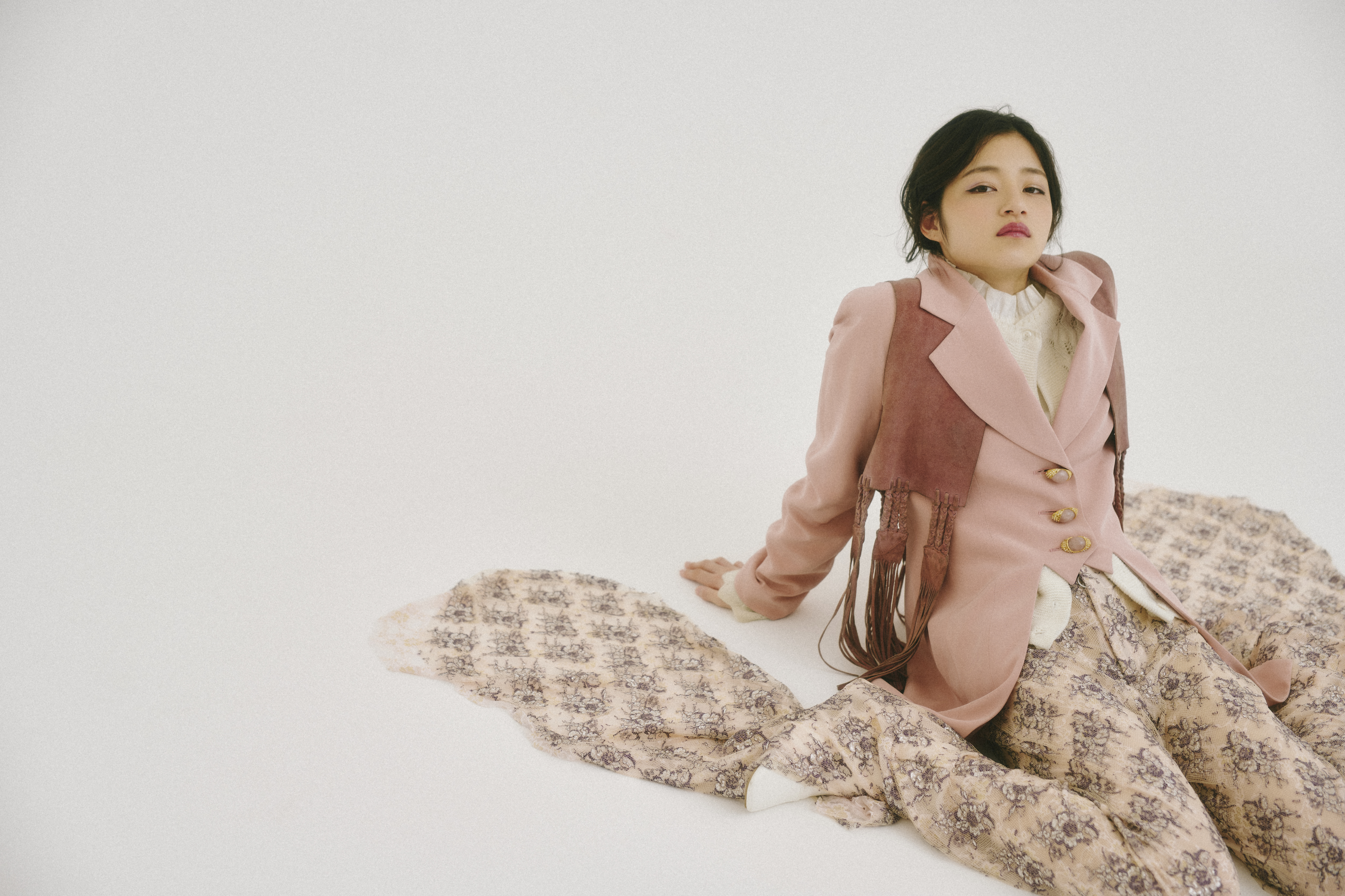 やわらかな強さを纏う。白石こころが描く、モダン・クラシシズムの余韻