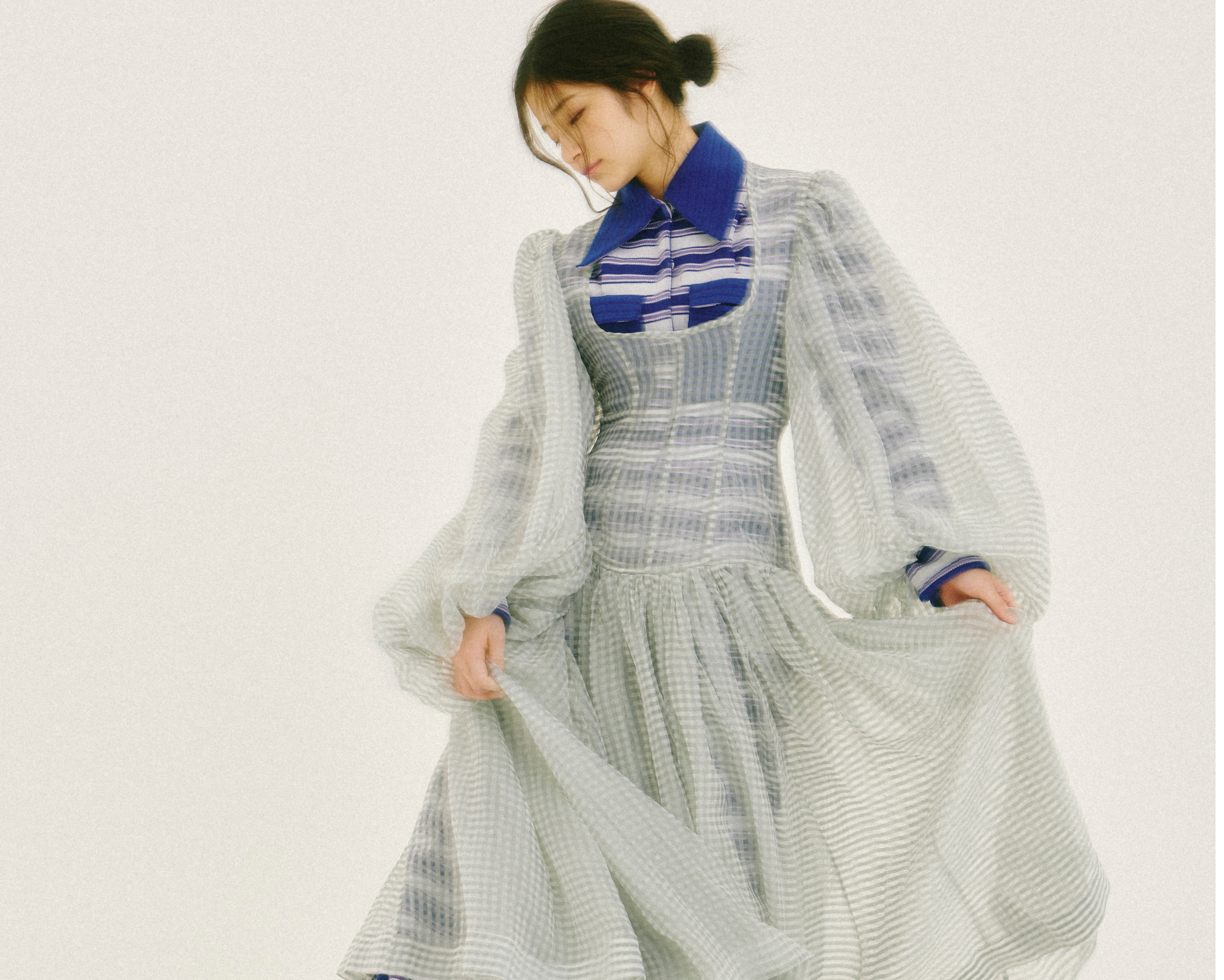 揺らぎをまとうエアリー・エレガンス。白石こころが描く、軽やかな詩情